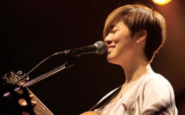 Fly吉他六线谱_岑宁儿_C调按弦原版编配弹唱伴奏谱_高清六线谱