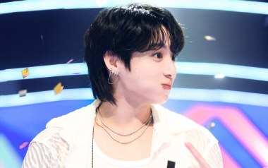 Seven吉他六线谱_田柾国_A调手指指法敲击面板版吉他六线谱_吉他弹唱伴奏教程
