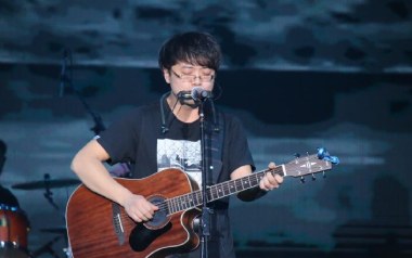 别打扰他吉他六线谱_贰佰_C调手指指法扫弦节奏版弹唱伴奏谱_高清图片六线谱