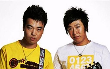 冬天里的白玫瑰吉他六线谱_地铁兄弟_D调原版编配_吉他图片谱