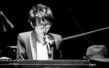 演唱者与模特儿吉他六线谱_方大同_G调手指指法扫弦节奏版_高清图片六线谱