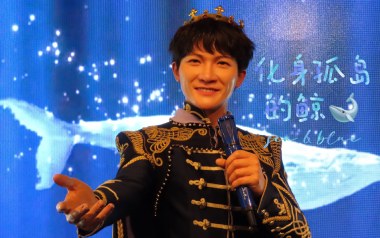 化身孤岛的鲸吉他六线谱_周深_C调原版编配弹唱伴奏谱_六线图片谱