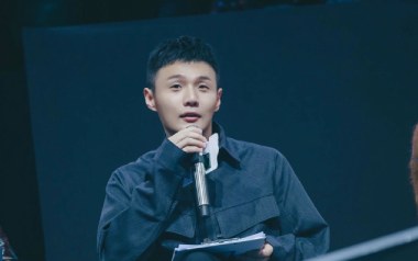 乐团吉他六线谱_李荣浩_E调按弦原版编配弹唱伴奏谱_高清六线谱