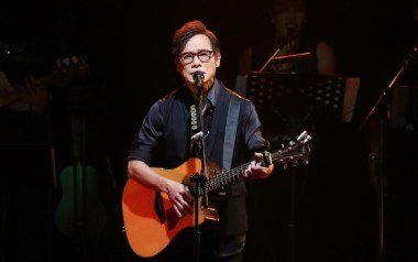 恋曲1990独奏谱_罗大佑_原版编配吉他独奏谱_吉他拇指弹拨教程