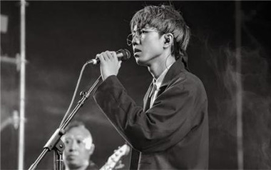 理想三旬吉他六线谱_陈鸿宇_G调手指指法原版编配吉他六线谱_吉他弹唱伴奏教程