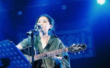 南来北往吉他六线谱_花粥_A调手指指法弹唱伴奏谱_吉他图片谱