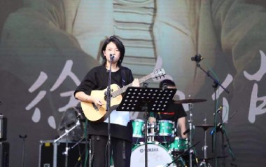 那年十七吉他六线谱_徐海俏_G调扫弦节奏版弹唱伴奏谱_高清六线谱