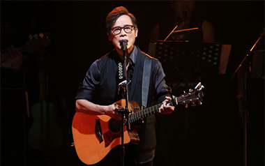 闪亮的日子吉他六线谱_罗大佑_D调手指指法_图片谱
