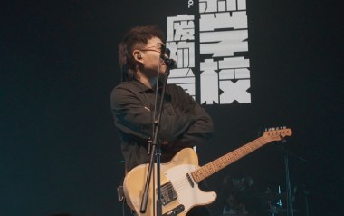 手机又没电了吉他六线谱_新学校废物合唱团_G调手指指法原版编配弹唱伴奏谱