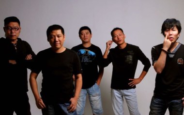 我开始朋克摇滚了吉他六线谱_王宝与正午阳光_F调手指指法扫弦节奏版弹唱伴奏谱