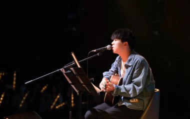 洋葱吉他六线谱_刘大壮_C调按弦弹唱伴奏谱_图片谱