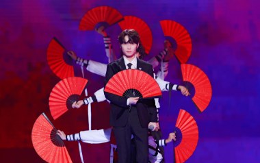 骁吉他六线谱_井胧/井迪儿_F调手指指法弹唱伴奏谱_吉他图片谱