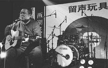 胸大的姑娘吉他六线谱_留声玩具_C调原版编配弹唱伴奏谱_高清六线谱