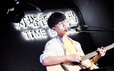 艺术家吉他六线谱_徐秉龙_G调手指指法原版编配弹唱伴奏谱_六线图片谱