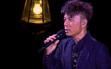 月半小夜曲独奏谱_李克勤_简单版吉他独奏谱_吉他拇指弹拨教程