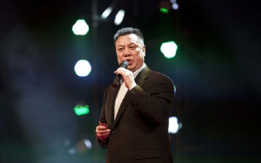 咱当兵的人吉他六线谱_刘斌_C调手指指法扫弦节奏版_六线图片谱