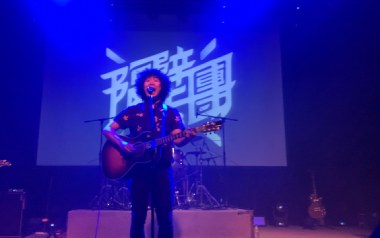 再见吧朋友吉他六线谱_隔壁团_C调按弦扫弦节奏版_图片谱