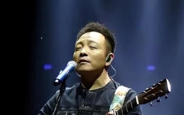 执着吉他六线谱_许巍_G调手指指法扫弦节奏版吉他六线谱_吉他弹唱伴奏教程